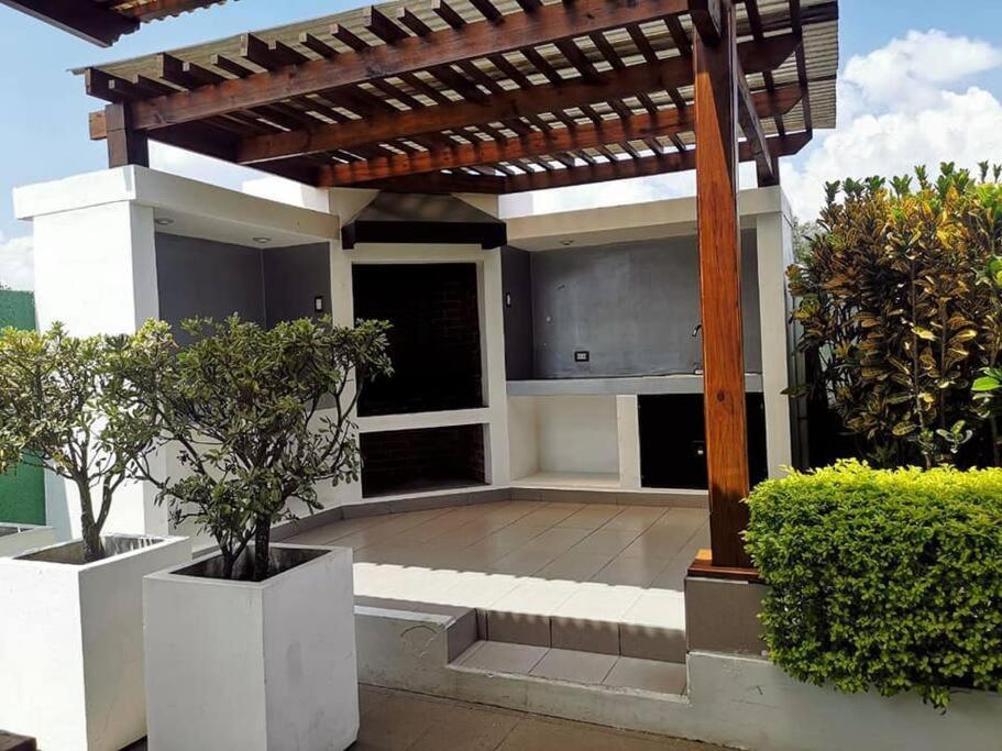 2 Rooms, 1 King Size Bed, 64" Smart Hdtv Guatemala City Ngoại thất bức ảnh